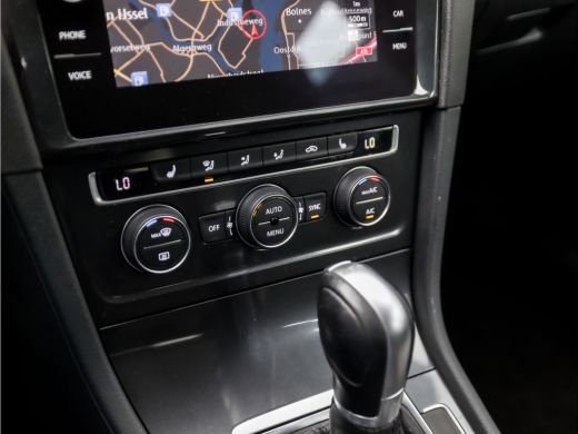 Volkswagen GOLF Variant 1.0 TSI Sportline Automaat (DIGITAL COCKPIT, GROOT NAVI, APPLE CARPLAY, VIRTUAL COCKPIT, MASSAGE,... ActivLease financial lease