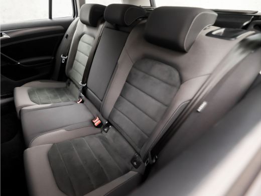 Volkswagen GOLF Variant 1.0 TSI Sportline Automaat (DIGITAL COCKPIT, GROOT NAVI, APPLE CARPLAY, VIRTUAL COCKPIT, MASSAGE,... ActivLease financial lease