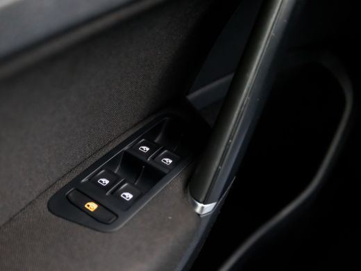Volkswagen GOLF Variant 1.0 TSI Sportline Automaat (DIGITAL COCKPIT, GROOT NAVI, APPLE CARPLAY, VIRTUAL COCKPIT, MASSAGE,... ActivLease financial lease