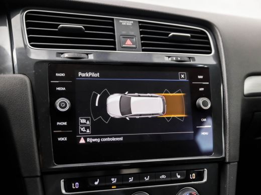 Volkswagen GOLF Variant 1.0 TSI Sportline Automaat (DIGITAL COCKPIT, GROOT NAVI, APPLE CARPLAY, VIRTUAL COCKPIT, MASSAGE,... ActivLease financial lease
