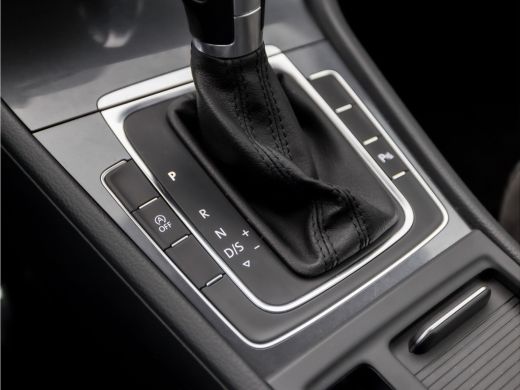 Volkswagen GOLF Variant 1.0 TSI Sportline Automaat (DIGITAL COCKPIT, GROOT NAVI, APPLE CARPLAY, VIRTUAL COCKPIT, MASSAGE,... ActivLease financial lease