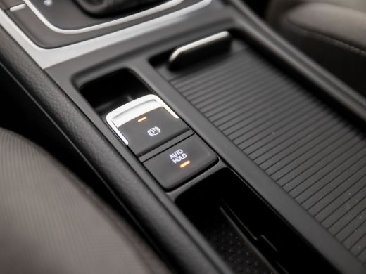 Volkswagen GOLF Variant 1.0 TSI Sportline Automaat (DIGITAL COCKPIT, GROOT NAVI, APPLE CARPLAY, VIRTUAL COCKPIT, MASSAGE,... ActivLease financial lease