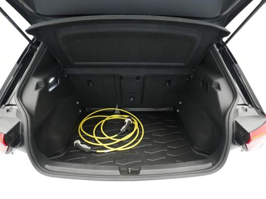 Volkswagen ID.3 Pro Edition Advantage 58 kWh 204pk Navigatie Camera Clima Acc 218 ActivLease financial lease