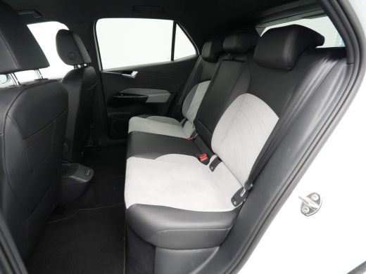 Volkswagen ID.3 Pro Edition Advantage 58 kWh 204pk Navigatie Camera Clima Acc 218 ActivLease financial lease