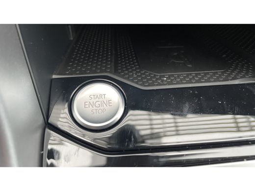Volkswagen T-Roc 116PK | NAVI | Camera | 19'' Velgen | LED IQ light | Airco ECC | Draadloos App ActivLease financial lease