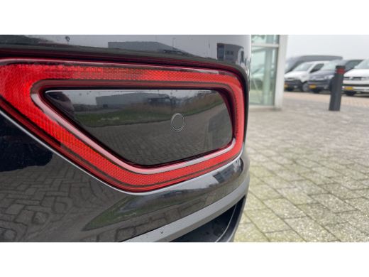 Volkswagen T-Roc 116PK | NAVI | Camera | 19'' Velgen | LED IQ light | Airco ECC | Draadloos App ActivLease financial lease