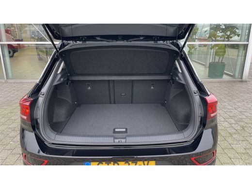Volkswagen T-Roc 116PK | NAVI | Camera | 19'' Velgen | LED IQ light | Airco ECC | Draadloos App ActivLease financial lease