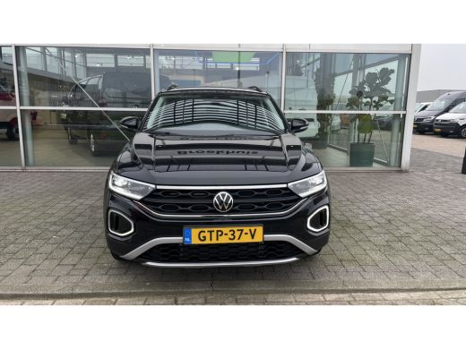 Volkswagen T-Roc 116PK | NAVI | Camera | 19'' Velgen | LED IQ light | Airco ECC | Draadloos App ActivLease financial lease
