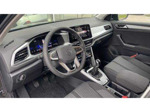 Volkswagen T-Roc 116PK | NAVI | Camera | 19'' Velgen | LED IQ light | Airco ECC | Draadloos App ActivLease financial lease