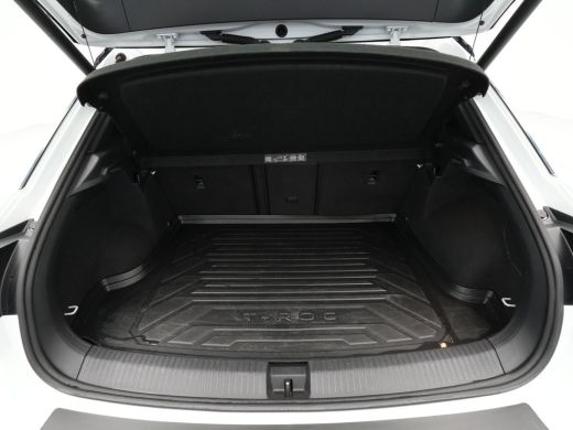 Volkswagen T-Roc 1.5 TSI 150pk Sport R-Line Panorama Trekhaak El. Klep Navigatie 24 ActivLease financial lease