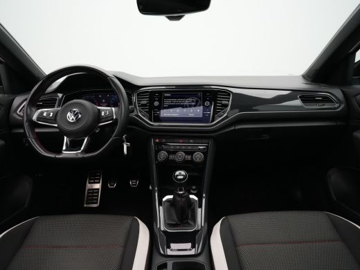 Volkswagen T-Roc 1.5 TSI 150pk Sport R-Line Panorama Trekhaak El. Klep Navigatie 24 ActivLease financial lease