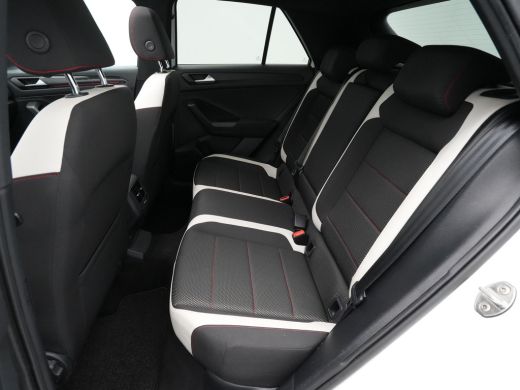 Volkswagen T-Roc 1.5 TSI 150pk Sport R-Line Panorama Trekhaak El. Klep Navigatie 24 ActivLease financial lease