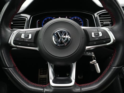 Volkswagen T-Roc 1.5 TSI 150pk Sport R-Line Panorama Trekhaak El. Klep Navigatie 24 ActivLease financial lease