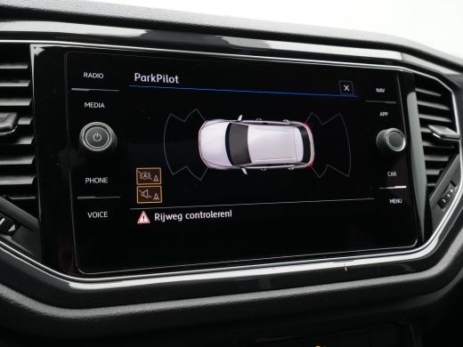 Volkswagen T-Roc 1.5 TSI 150pk Sport R-Line Panorama Trekhaak El. Klep Navigatie 24 ActivLease financial lease