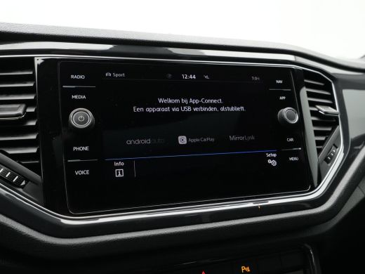 Volkswagen T-Roc 1.5 TSI 150pk Sport R-Line Panorama Trekhaak El. Klep Navigatie 24 ActivLease financial lease