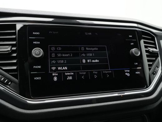 Volkswagen T-Roc 1.5 TSI 150pk Sport R-Line Panorama Trekhaak El. Klep Navigatie 24 ActivLease financial lease