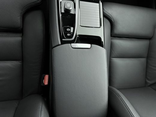 Volvo  V60 Volvo 2.0 T6 Plug-in hybrid AWD Plus Dark | Blis | Lederen bekleding | Stoel + Stuurverw. | PDC +... ActivLease financial lease
