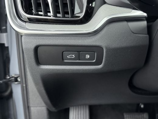 Volvo  V60 Volvo 2.0 T6 Plug-in hybrid AWD Plus Dark | Blis | Lederen bekleding | Stoel + Stuurverw. | PDC +... ActivLease financial lease
