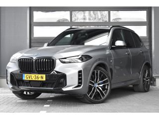 BMW X5 xDrive50e M Sportpakket Pro / NIEUW BINNEN / SUPERCOMPLEET! / PANORAMADAK / MASSAGESTOELEN / TREK...