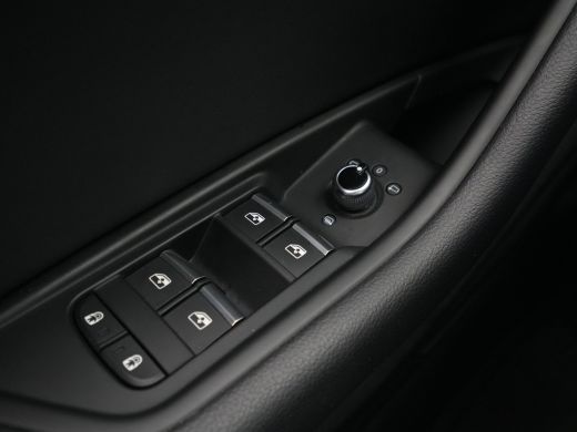 Audi A4 Avant 35 TFSI S edition Competition Panoramadak S Line Keyless 48 ActivLease financial lease