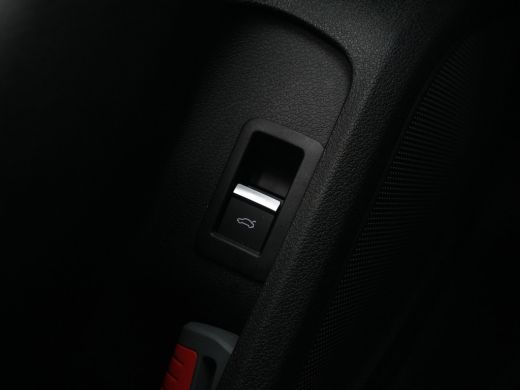 Audi A4 Avant 35 TFSI S edition Competition Panoramadak S Line Keyless 48 ActivLease financial lease