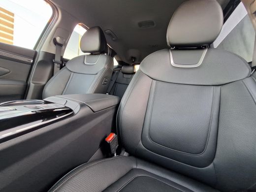 Hyundai Tucson 1.6 T-GDI PHEV Premium 4WD | Kop-Er-Af-Voordeel! | Full Options! | Rijklaarprijs! | Fabrieks-gara... ActivLease financial lease