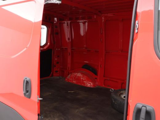 Iveco Daily 35S12V 2.3D + 3500 KG TREKHAAK ActivLease financial lease