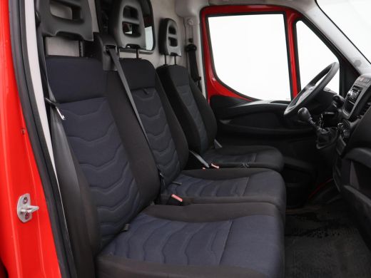 Iveco Daily 35S12V 2.3D + 3500 KG TREKHAAK ActivLease financial lease