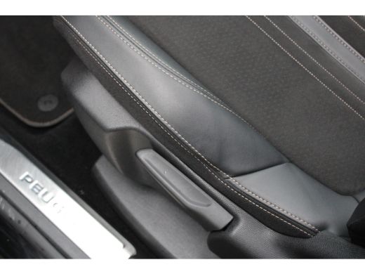 Peugeot 3008 1.2 PureTech GT | Automaat | Navigatie | Panorama/schuifdak | Camera | Alcantara | ActivLease financial lease