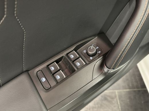 Seat Leon Sportstourer 1.5 eTSI Business Edition | Airco (automatisch) | Apple Carplay/Android Auto|telefoonintegratie p... ActivLease financial lease