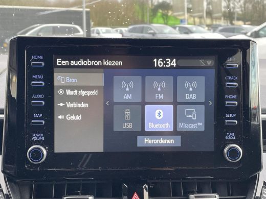 Toyota Corolla Touring Sports 2.0 Hybrid Dynamic **APPLE CARPLAY/ PARKEERSENSOREN/ 36 MAANDEN GARANTIE** ActivLease financial lease