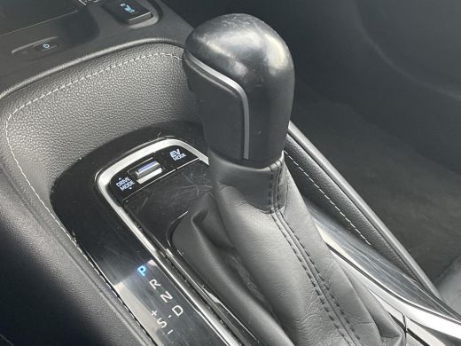 Toyota Corolla Touring Sports 2.0 Hybrid Dynamic **APPLE CARPLAY/ PARKEERSENSOREN/ 36 MAANDEN GARANTIE** ActivLease financial lease