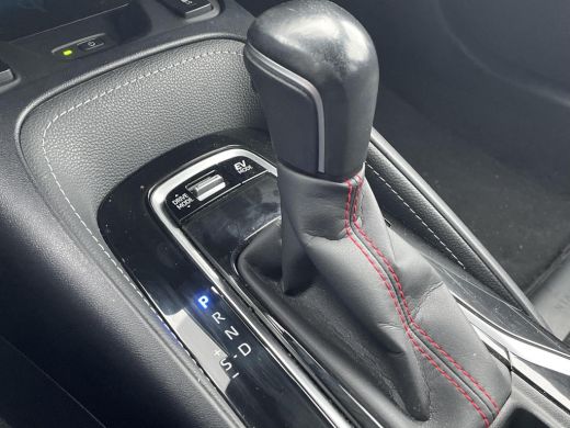 Toyota Corolla Touring Sports 2.0 Hybrid GR-Sport **TREKHAAK/ APPLE CARPLAY/ 36 MAANDEN GARANTIE** ActivLease financial lease