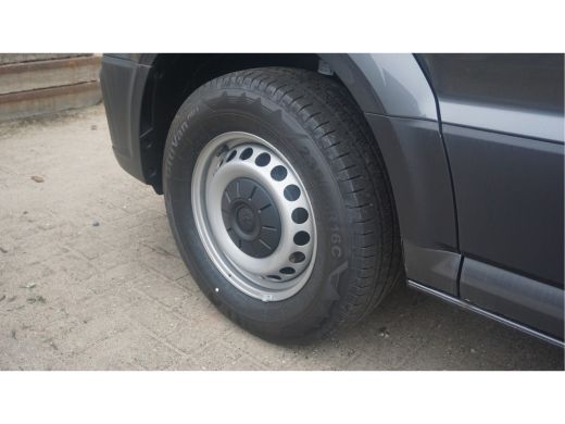Volkswagen Crafter 30 2.0 TDI L3H2 Trendline 30 2.0 TDI L3H2 Trendline 140 pk Automaat, Airco, App Connect, Achterui... ActivLease financial lease