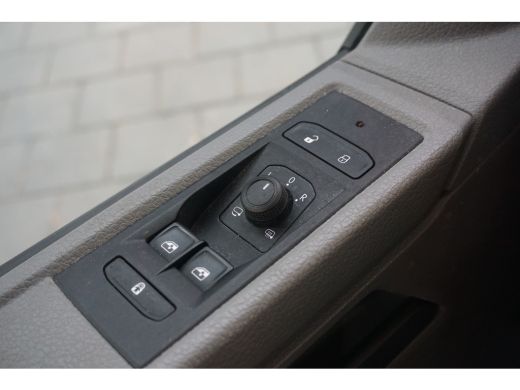 Volkswagen Transporter 2.0 TDI L2H3 28 Highline | 2 zitplaatsen rechtsvoor | Bumpers in carrosseriekleur | DAB ontvanger ActivLease financial lease