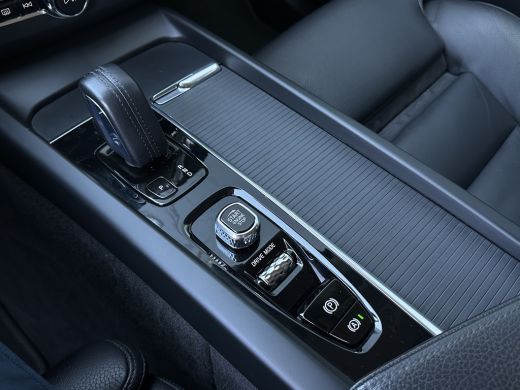 Volvo  XC60 2.0 B5 Momentum Exclusive | Audio installatie premium | Cruise control adaptief met Stop&Go en st... ActivLease financial lease
