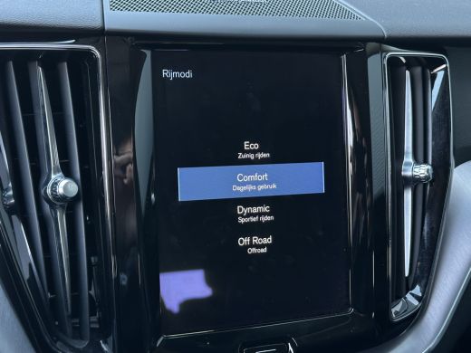 Volvo  XC60 2.0 B5 Momentum Exclusive | Audio installatie premium | Cruise control adaptief met Stop&Go en st... ActivLease financial lease