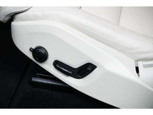 Volvo  XC60 Volvo T6 Plug-in hybrid AWD Plus Bright | Achterbank verwarmd | Alarmsysteem | Apple Carplay/Andr... ActivLease financial lease