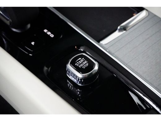 Volvo  XC60 Volvo T6 Plug-in hybrid AWD Plus Bright | Achterbank verwarmd | Alarmsysteem | Apple Carplay/Andr... ActivLease financial lease
