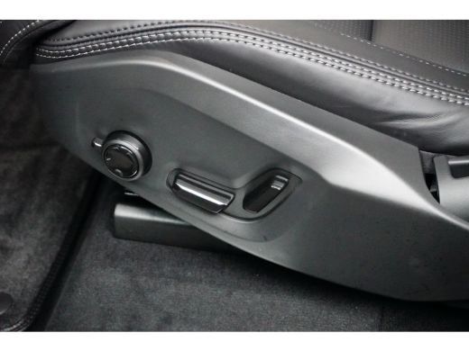 Volvo  XC90 T8 Plug-in hybrid AWD Ultra Dark | Luchtvering | 360 Camera | Trekhaak | Massagestoelen | Apple C... ActivLease financial lease