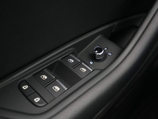 Audi A4 Avant 35 TFSI 110 kW/150 pk S-Tronic S line edition Competition Panoramadak, Optiek zwart, Lichtp... ActivLease financial lease