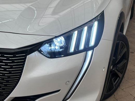 Peugeot 208 Peugeot 1.2 PureTech GT Pack VOL OPTIE! | Panoramadak | LEDER! | Massage | Elec.Stoel | Adaptieve... ActivLease financial lease