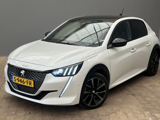 Peugeot 208 Peugeot 1.2 PureTech GT Pack VOL OPTIE! | Panoramadak | LEDER! | Massage | Elec.Stoel | Adaptieve... ActivLease financial lease