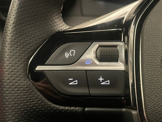 Peugeot 208 Peugeot 1.2 PureTech GT Pack VOL OPTIE! | Panoramadak | LEDER! | Massage | Elec.Stoel | Adaptieve... ActivLease financial lease