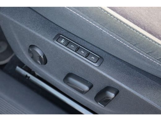 Skoda Enyaq iV 60 First Edition | Navigatie | Achteruitrijcamera | Apple Carplay/Android Auto | Trekhaak | ActivLease financial lease