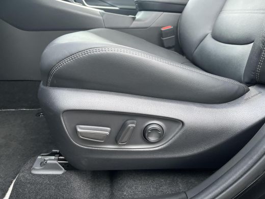Toyota RAV4 2.5 Hybrid AWD Executive | All in prijs | Full Options | Leder bekleding | Apple / Android ActivLease financial lease