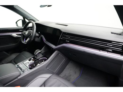 Volkswagen Touareg 3.0 TSi 462 pk eHybrid 4MOTION R | Trekhaak elektrisch uitklapbaar | Rondomzicht camera | Luchtve... ActivLease financial lease