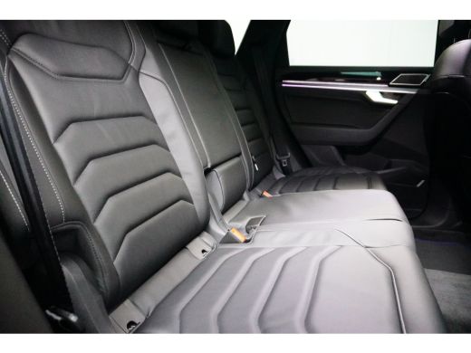 Volkswagen Touareg 3.0 TSi 462 pk eHybrid 4MOTION R | Trekhaak elektrisch uitklapbaar | Rondomzicht camera | Luchtve... ActivLease financial lease