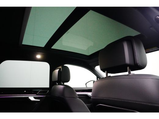 Volkswagen Touareg 3.0 TSi 462 pk eHybrid 4MOTION R | Trekhaak elektrisch uitklapbaar | Rondomzicht camera | Luchtve... ActivLease financial lease