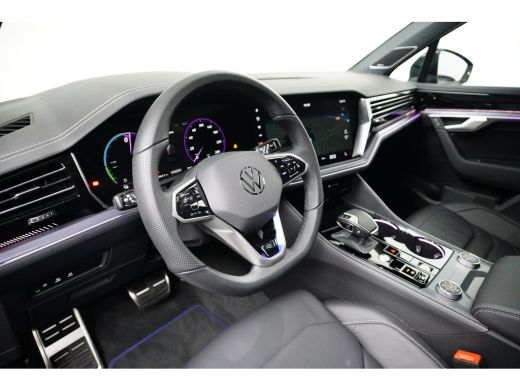 Volkswagen Touareg 3.0 TSi 462 pk eHybrid 4MOTION R | Trekhaak elektrisch uitklapbaar | Rondomzicht camera | Luchtve... ActivLease financial lease